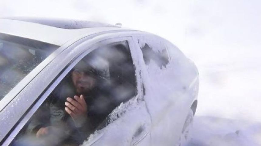 Tend&uuml;rek Dağı'nda Kardan Yol Kapandı, Ulaşım Durdu