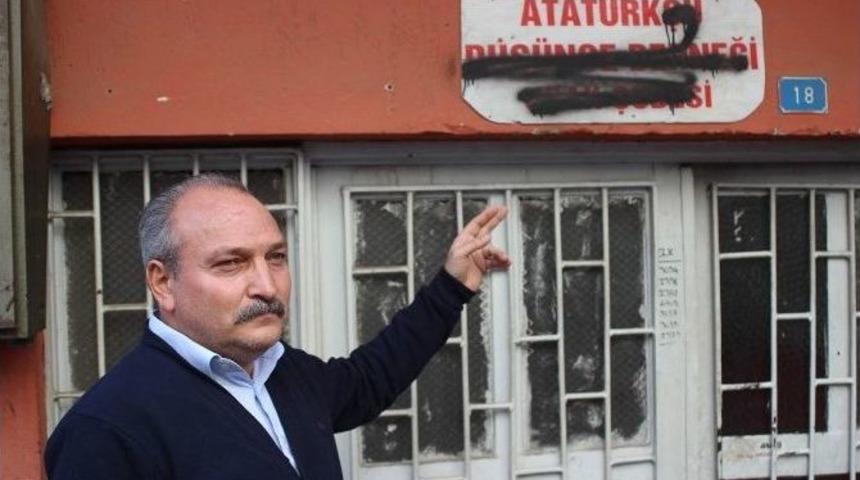 Add Uşak Şubesi Tabelasına Saldırı