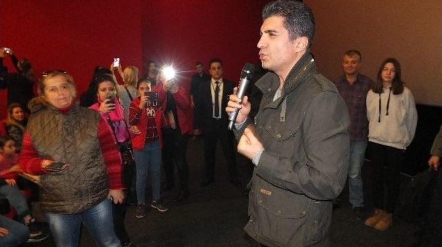 &Ouml;zcan Deniz Bandırmalı Hayranlarıyla Buluştu