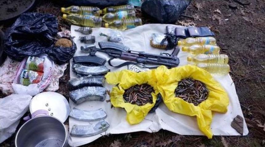 Kemalpaşa'da 8 Pkk Deposu Bulundu