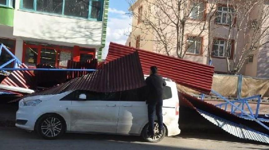 Iğdır'da Şiddetli R&uuml;zgar Nedeniyle U&ccedil;ak Seferleri Iptal Edildi