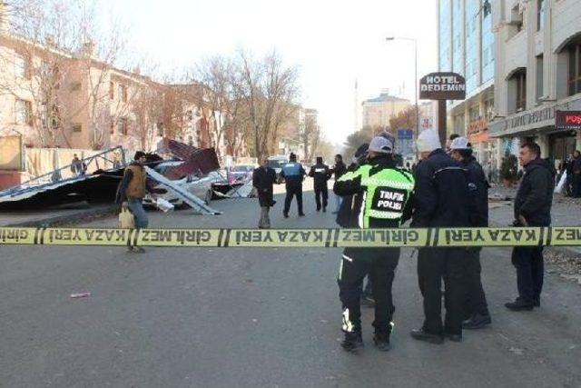 Iğdır'da Şiddetli Rüzgar Nedeniyle Uçak Seferleri Iptal Edildi