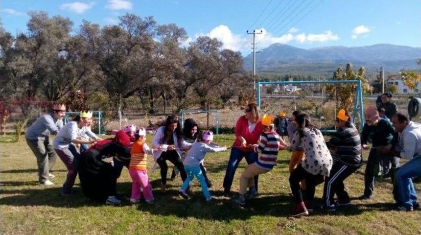 Fethiye&rsquo;de Nursel &Ouml;zdemir &Ouml;zel Eğitim Kurumları &lsquo;engelliler G&uuml;n&uuml;&rsquo;n&uuml; Kutladı