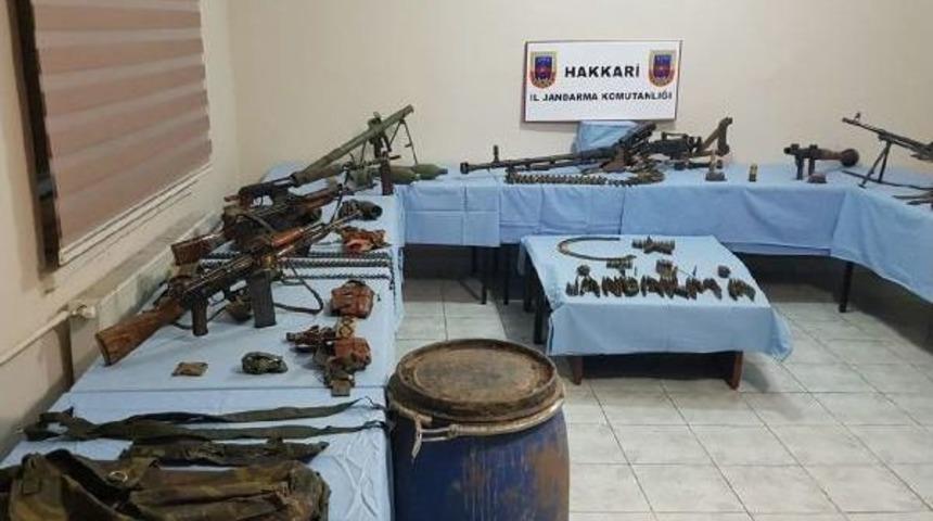 Şemdinli'de Ter&ouml;r &Ouml;rg&uuml;t&uuml; Pkk'ya Ait Silah Ve M&uuml;himmat Ele Ge&ccedil;irildi