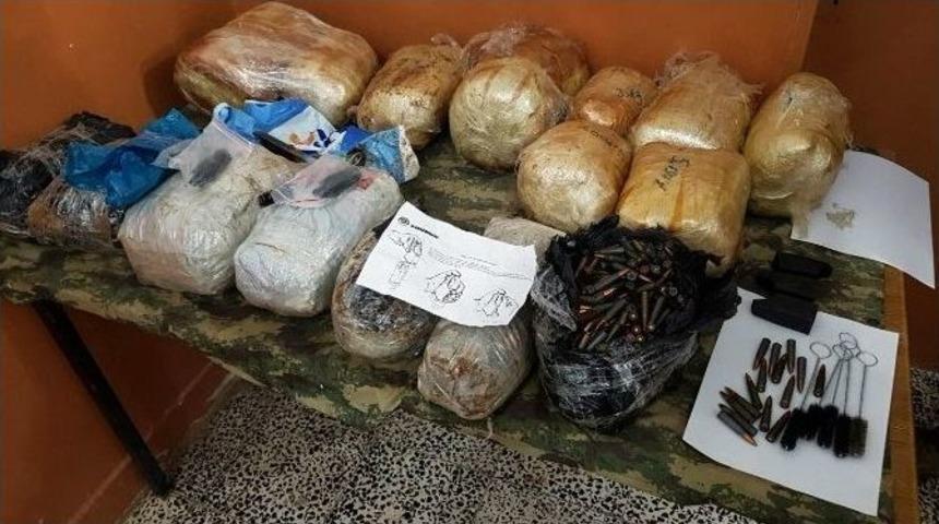 Sınırdan M&uuml;himmat Ge&ccedil;irmeye &Ccedil;alışan Ter&ouml;ristler Etkisiz Hale Getirildi