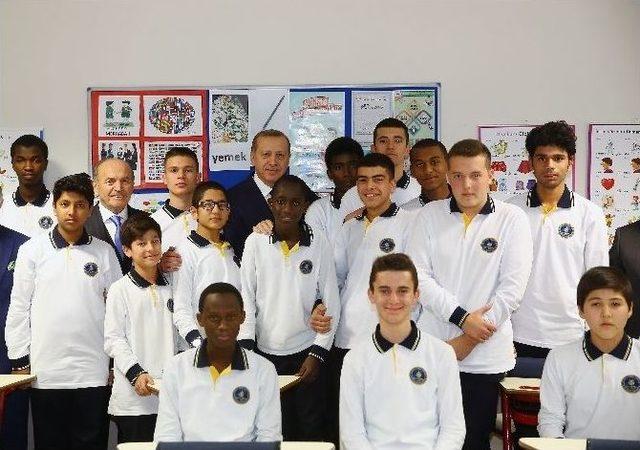 Cumhurbaşkanı Erdoğan, Kaptan Ahmet Erdoğan Anadolu İmam Hatip Lisesi Öğrencileriyle Buluştu