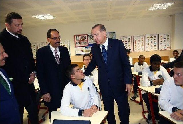 Cumhurbaşkanı Erdoğan, Kaptan Ahmet Erdoğan Anadolu İmam Hatip Lisesi Öğrencileriyle Buluştu