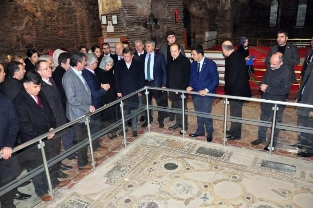 Davutoğlu, İznik&rsquo;te T&uuml;gva&rsquo;nın Toplantısına Katıldı