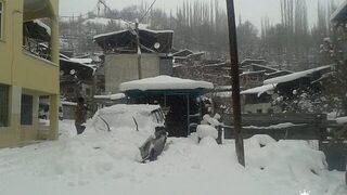 Kar Nedeniyle Köy Ve Mahalle Yolları Kapandı, Elektrikler Kesildi