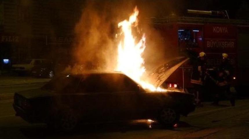Hareket Halindeki Otomobil Yandı