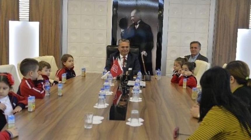 Anaokulu &Ouml;ğrencileri Kullanmadıkları Eşya Ve Oyuncakları Sosyal Yardım Merkezi&rsquo;ne Bağışladılar