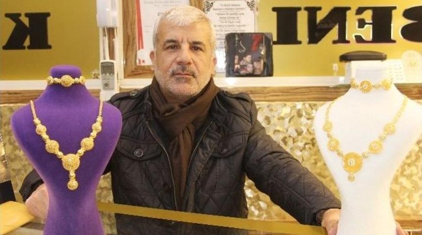 Doları Bozduran Vatandaş, Altına Yatırım Yapıyor