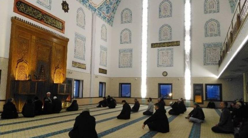 Sunrooflu Camide Sabah Namazında Sıcak &Ccedil;orba İkramı