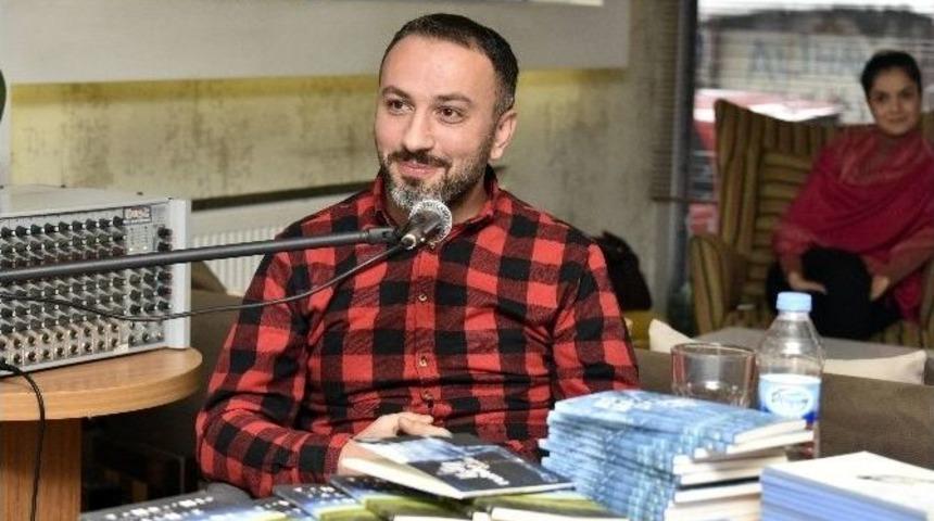 Yazar Serkan T&uuml;rk, G&uuml;m&uuml;şhane&rsquo;de S&ouml;yleşi Ve İmza G&uuml;n&uuml;ne Katıldı