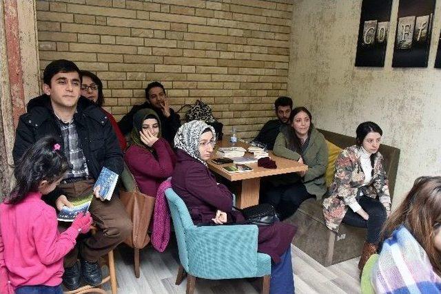 Yazar Serkan Türk, Gümüşhane’de Söyleşi Ve İmza Gününe Katıldı