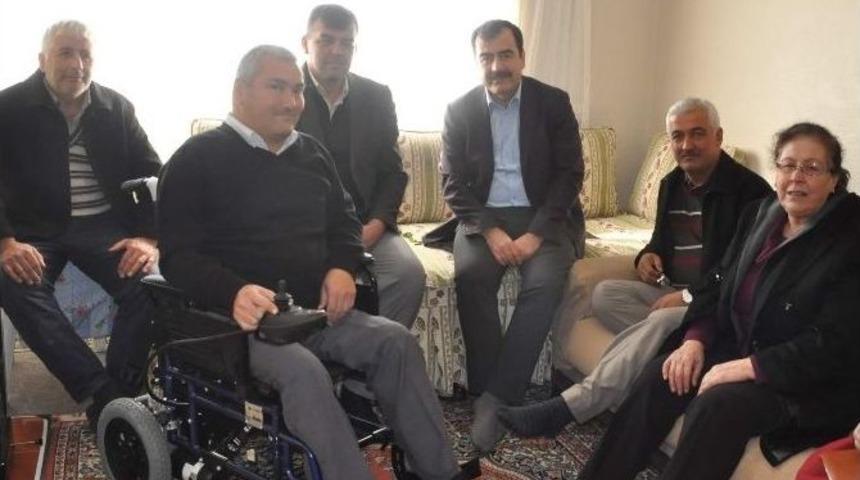 Ak Part&rsquo;li Vekil Mehmet Erdem, Engelli Vatandaşı Sevindirdi