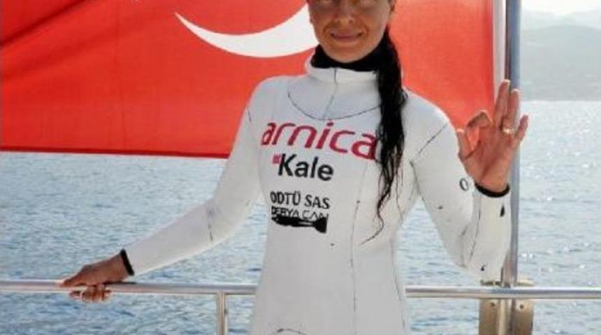 Dalış Rekortmeni Derya Can, Şehitler I&ccedil;in Rekor Deneyecek