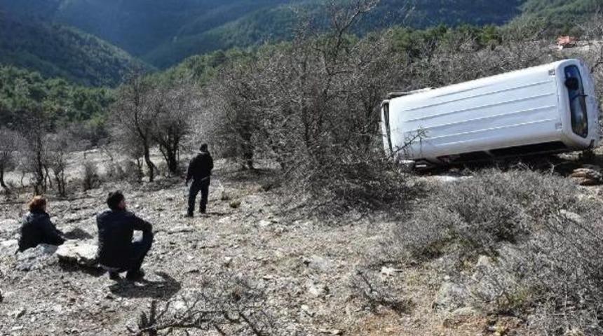 Ekmek Teknesini &Ccedil;alıp, U&ccedil;urumdan Aşağıya Attılar