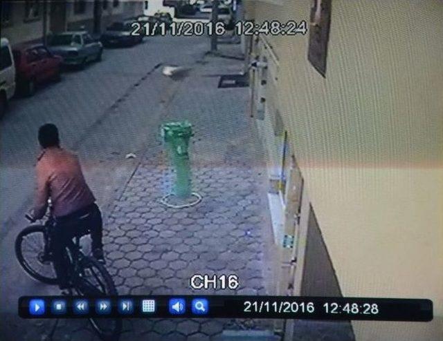 (özel Haber) Serinkanlı Hırsız Babanın Oğluna Hediye Aldığı Bisikleti Çaldı