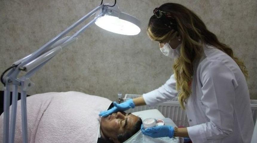 Sığınma Evindeki Kadınlara &Uuml;cretsiz Cilt Bakımı