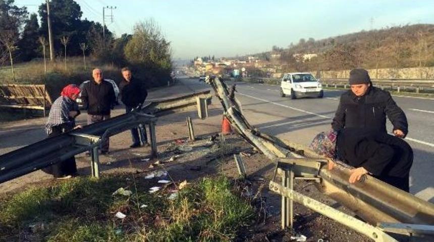 Bariyerler, Minib&uuml;se Ok Gibi Saplandı: 1 &Ouml;l&uuml;, 1 Yaralı