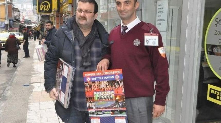 Zonguldak K&ouml;m&uuml;rspor&rsquo;un Başkanı Kapı Kapı Gezip Takvim Satıyor