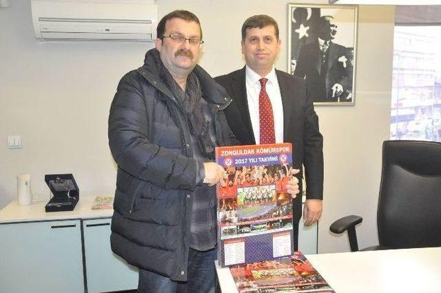Zonguldak Kömürspor’un Başkanı Kapı Kapı Gezip Takvim Satıyor
