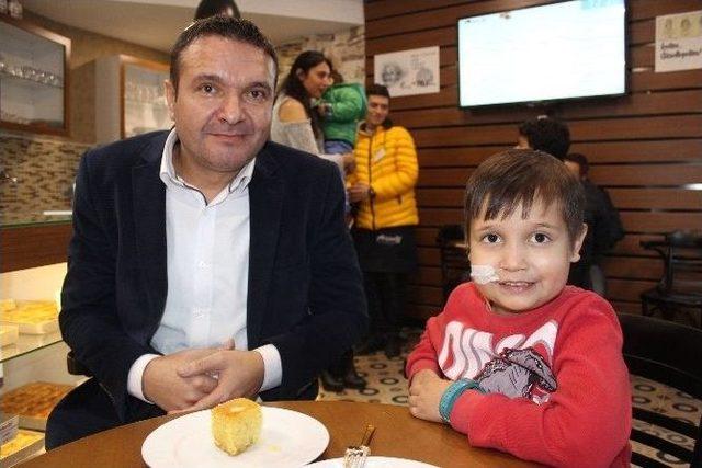 Dondurma Yiyemeyen Oğlu İ&ccedil;in &Ccedil;ıktığı Yolda Marka Oldu 1