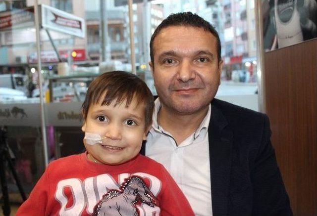 Dondurma Yiyemeyen Oğlu İ&ccedil;in &Ccedil;ıktığı Yolda Marka Oldu 2