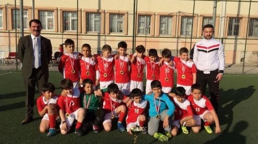 Planet Aile Yaşam Merkezi &Uuml;yesi &Ccedil;ocuklar Futbol Turnuvasında Birinci Oldu