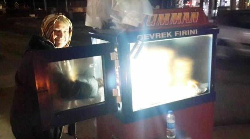&rsquo;gevrek Krali&ccedil;esi&rsquo; L&uuml;tfiye Teyze 10 Yıldır Gece G&uuml;nd&uuml;z Gevrek Satıyor