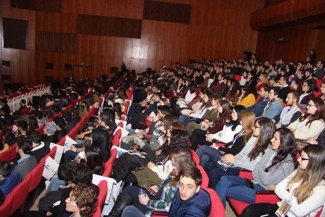 Kariyer Kulübü’nden “kişisel Gelişim Zirvesi’16” Etkinliği