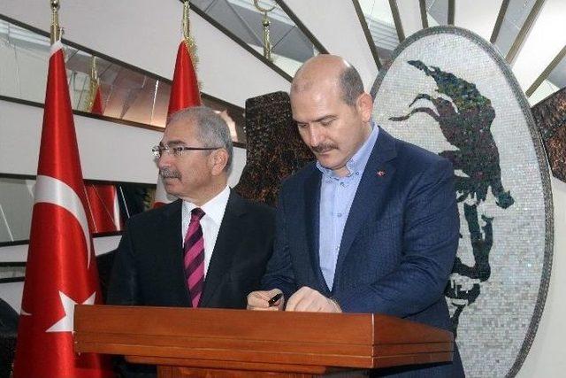 İçişleri Bakanı Soylu, Mardin Valiliğini Ziyaret Etti
