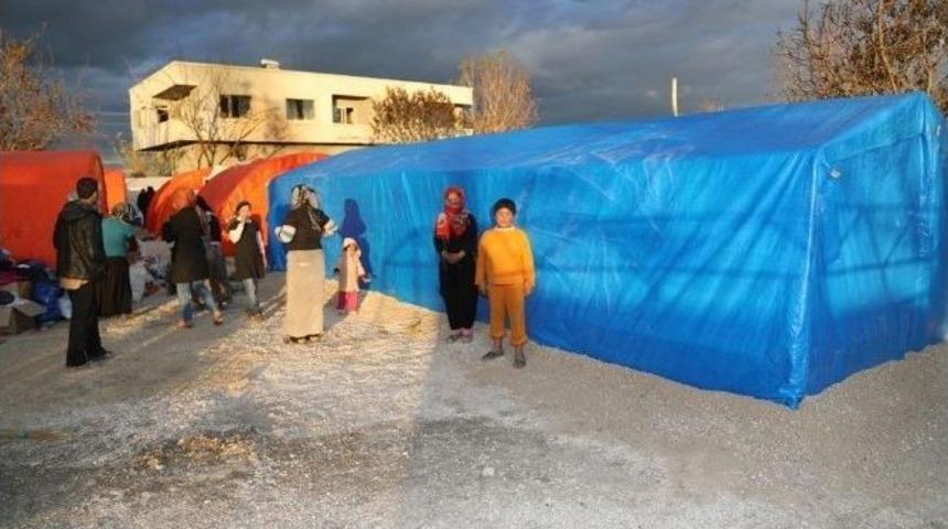 Yangın Mağduru Tarım İş&ccedil;ileri Yeni &Ccedil;adırlarına Kavuştu