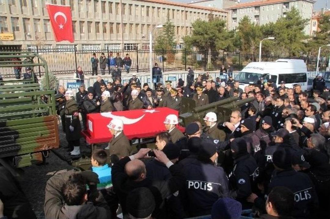 &Ccedil;ukurca Şehidine Babasından G&ouml;z&uuml; Yaşlı Veda