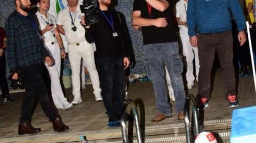 Sualtında 82.57 Metre Y&uuml;r&uuml;yerek Rekor Kırdı