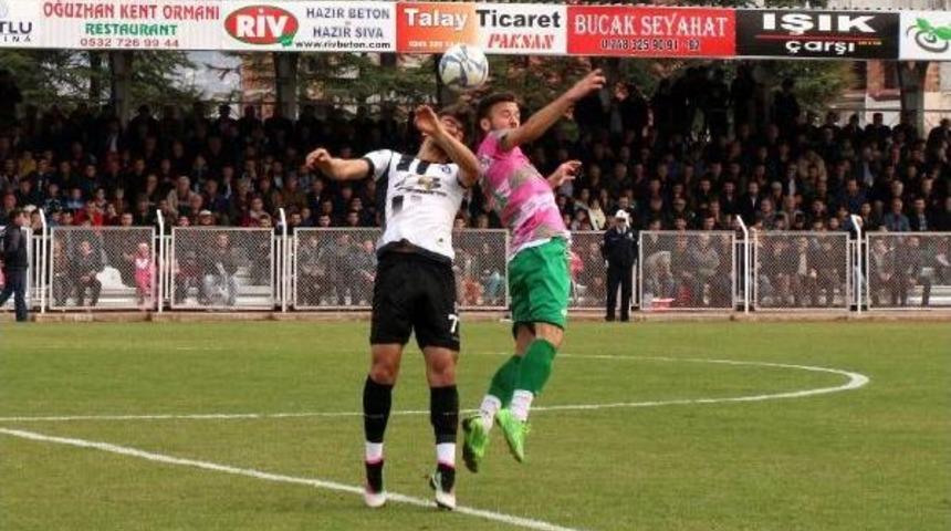 Amat&ouml;r Ma&ccedil; &Ouml;ncesi Polisten Biber Gazlı M&uuml;dahale