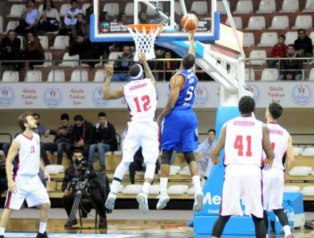 Gaziantep Basketbol-Anadolu Efes: 70-75