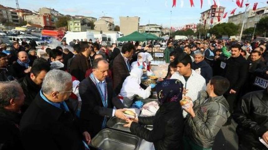 "hamsi Ş&ouml;leni"nde Il&ccedil;e Sakinlerine 3 Ton Hamsi Ikram Edildi