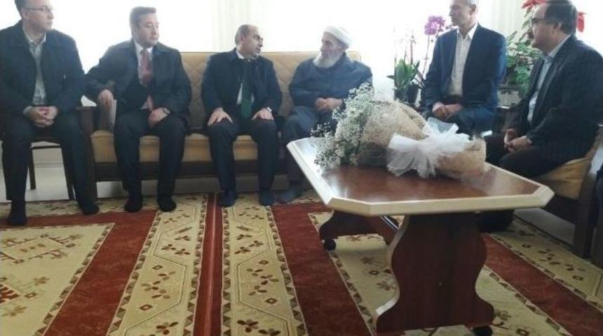 Sgk Emekli Hizmetleri M&uuml;d&uuml;r&uuml;nden Şehit Ailesine Ziyaret