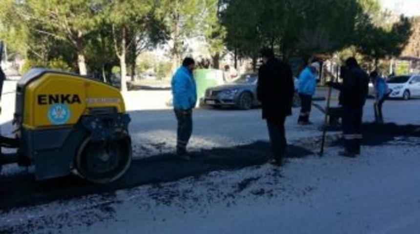 Atat&uuml;rk Caddesi&rsquo;nin Yollarına Bakım