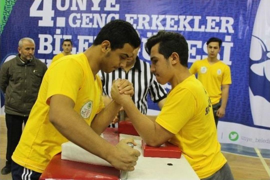 Bileğine G&uuml;venen Spor Salonuna Geldi