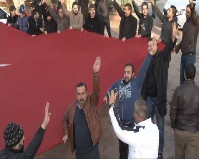 15 Temmuz Gazileri Cumhurbaşkanı Erdoğan ın Evinin &Ouml;n&uuml;nde Toplandı 2