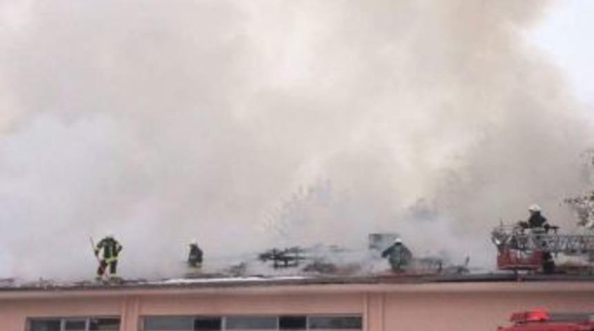 Askeri Restoranda &Ccedil;ıkan Yangın Korkuttu