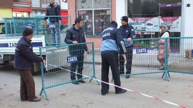 Bandırma&rsquo;da Binanın Yan Duvarı &Ccedil;&ouml;kt&uuml; 1