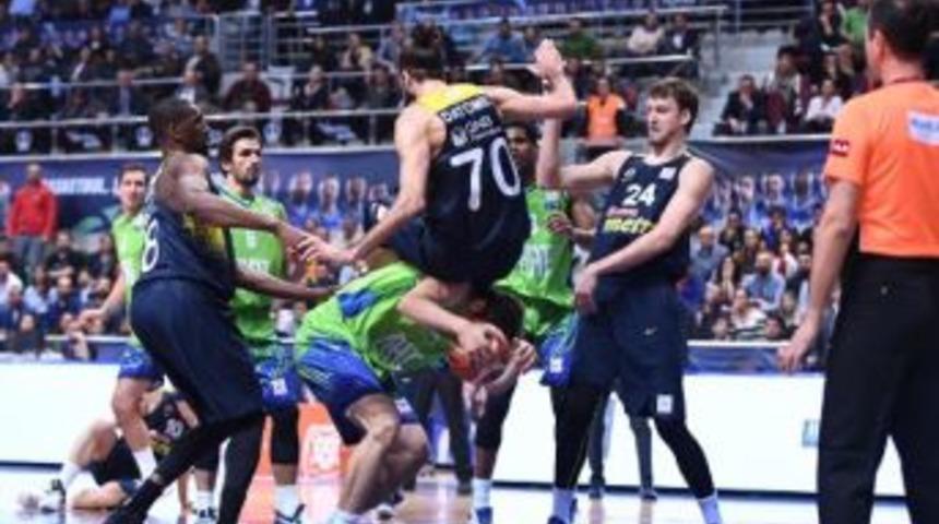 Tofaş - Fenerbah&ccedil;e: 81-72