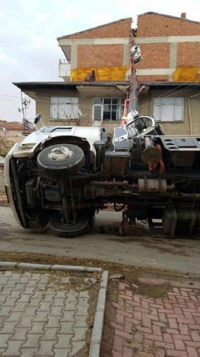 Hidrolik Arızası Yapan Vin&ccedil;, Evlerin &Uuml;zerine Devrildi 2