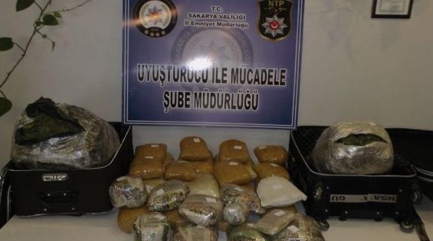 Eski Emniyet Amiri 54 Kilogram Esrar İle Yakalandı