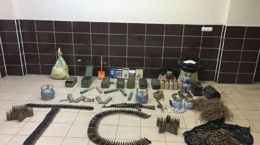 Hakkari'de Ter&ouml;r &Ouml;rg&uuml;t&uuml; Pkk'ya Ait Silah Ve M&uuml;himmat Ele Ge&ccedil;irildi