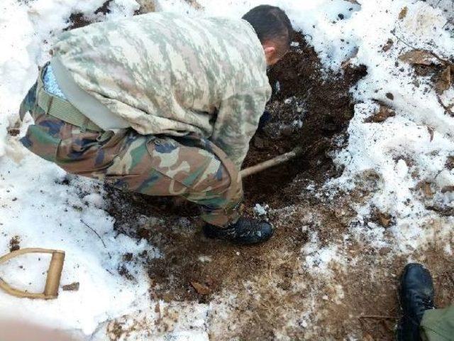 Hakkari'de Terör Örgütü Pkk'ya Ait Silah Ve Mühimmat Ele Geçirildi